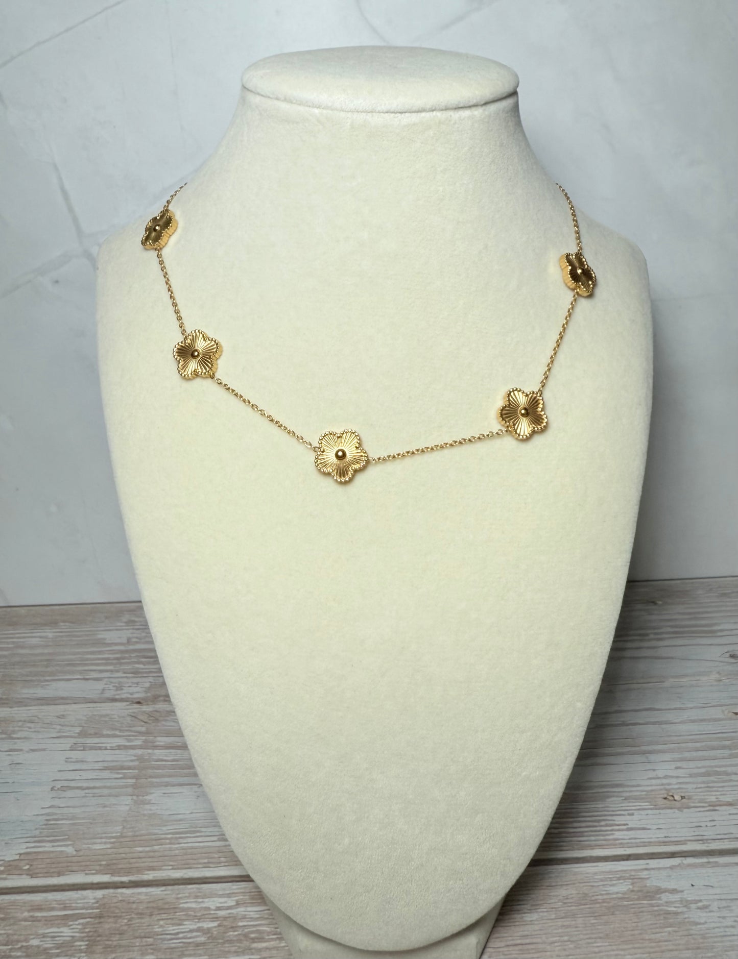 Trebol Gold Necklace