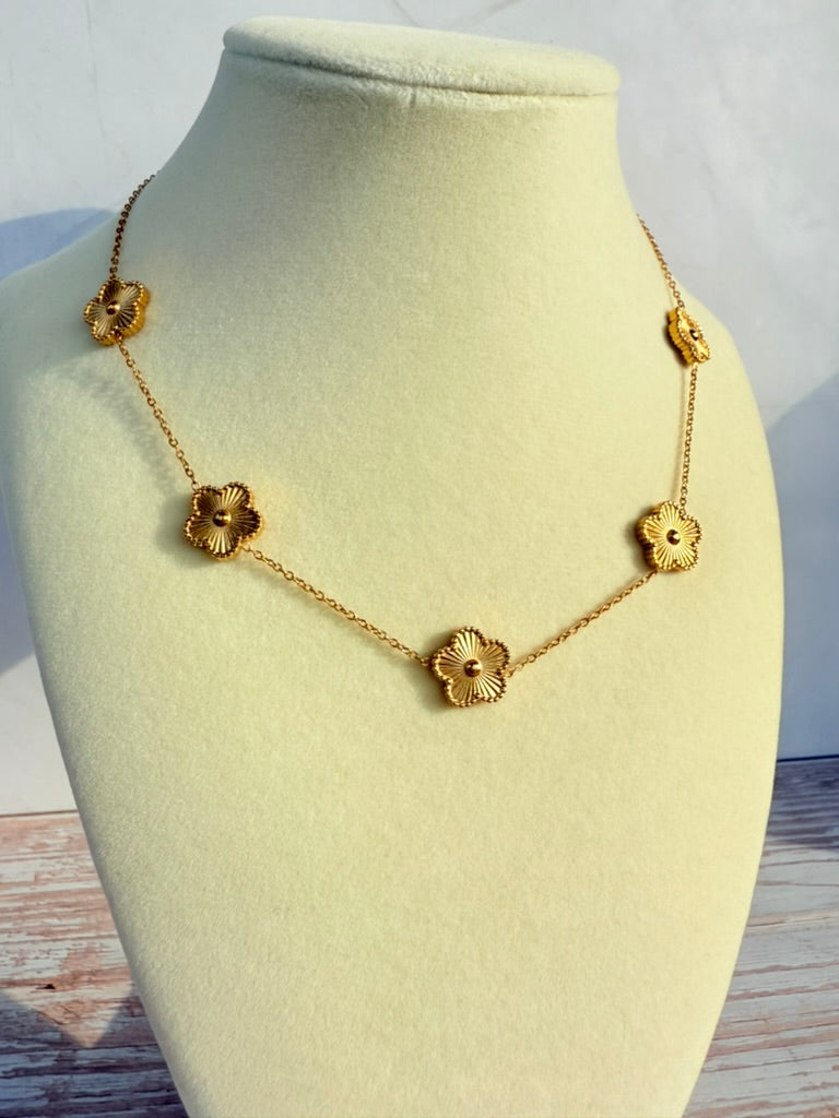 Trebol Gold Necklace