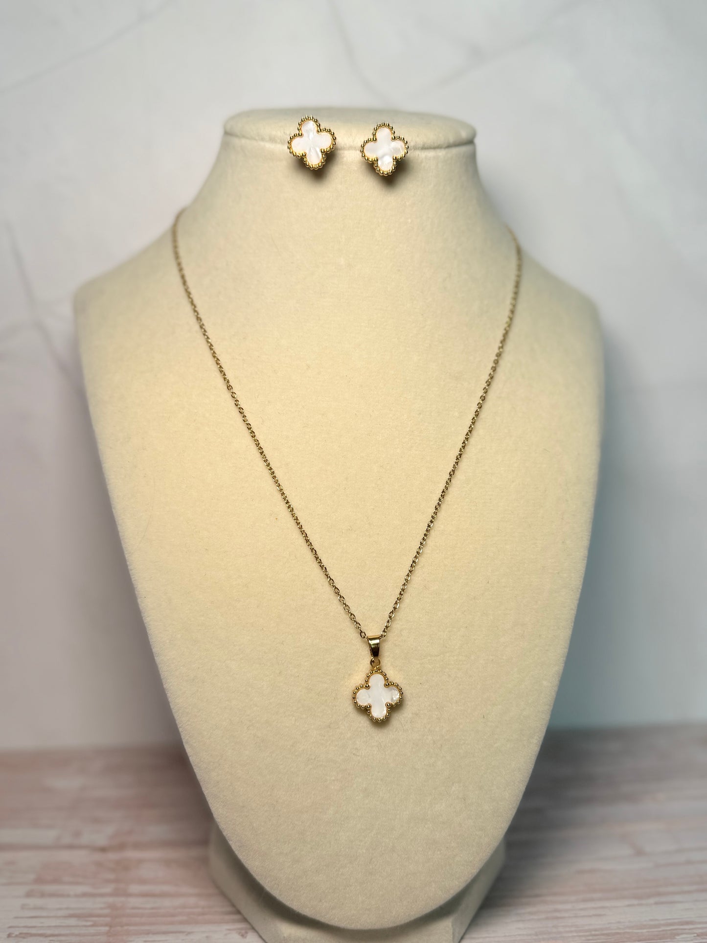 Clover Necklace & Earrings Set