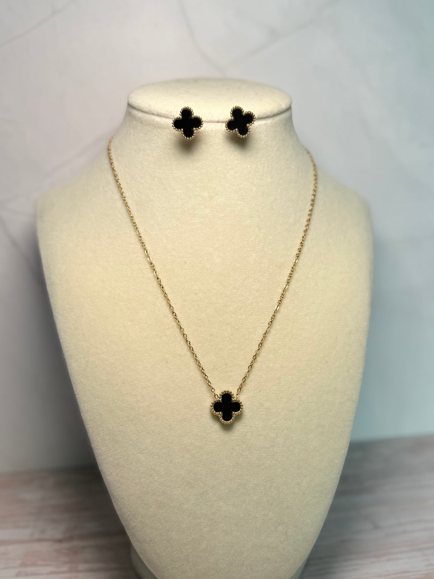 Clover Necklace & Earrings Set