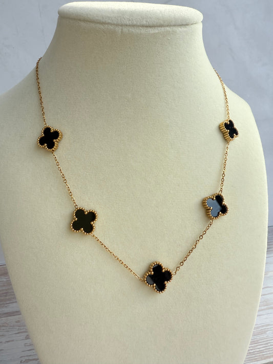 Trebol Black Necklace